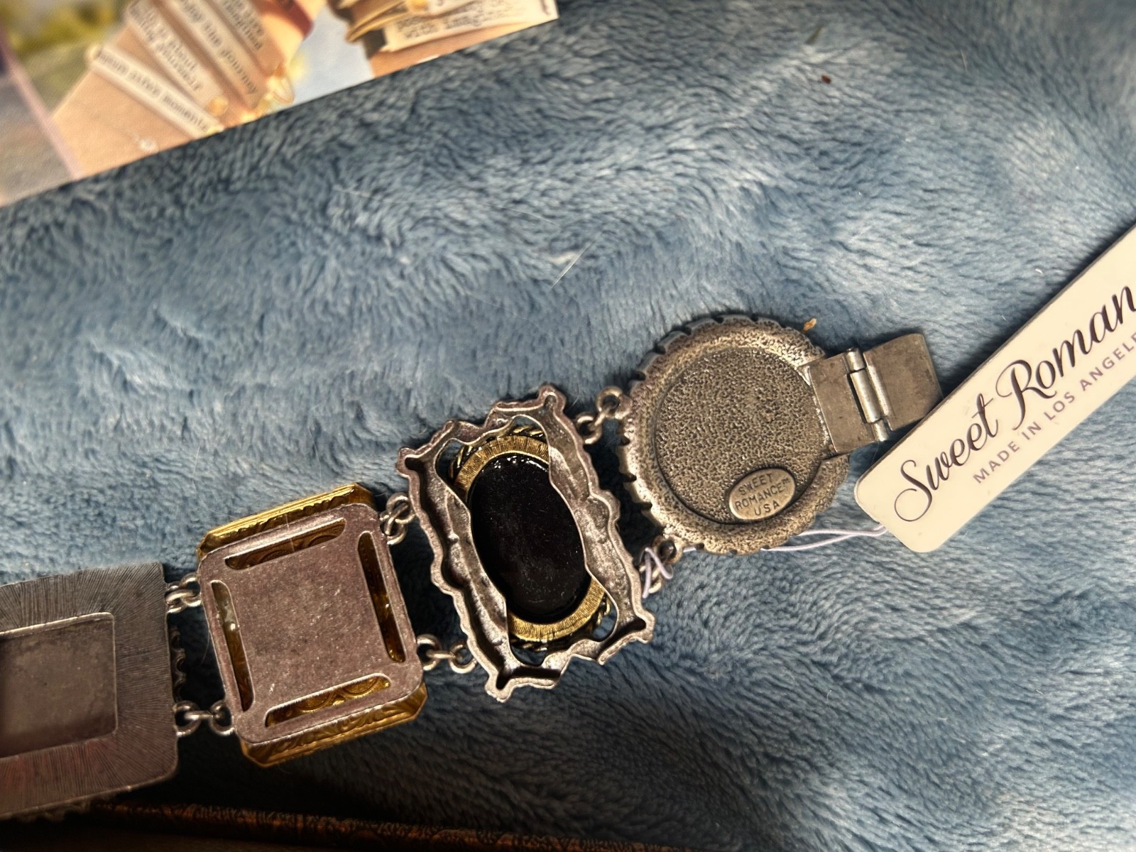Sweet Romance Vintage Cameo Fleur De Lis Coat Of Arms Bracelet nwt & box paper