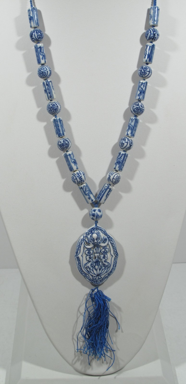 VTG Chinese Blue White Glass Porcelain Pendant Charm Bead Necklace 15″ 70g Asian