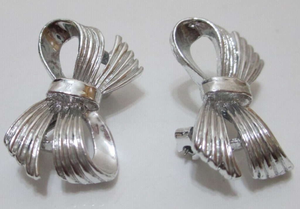 Vintage Gerry’s Brooch Pin Textured Ribbon Bow Silvertone Metal PAIR