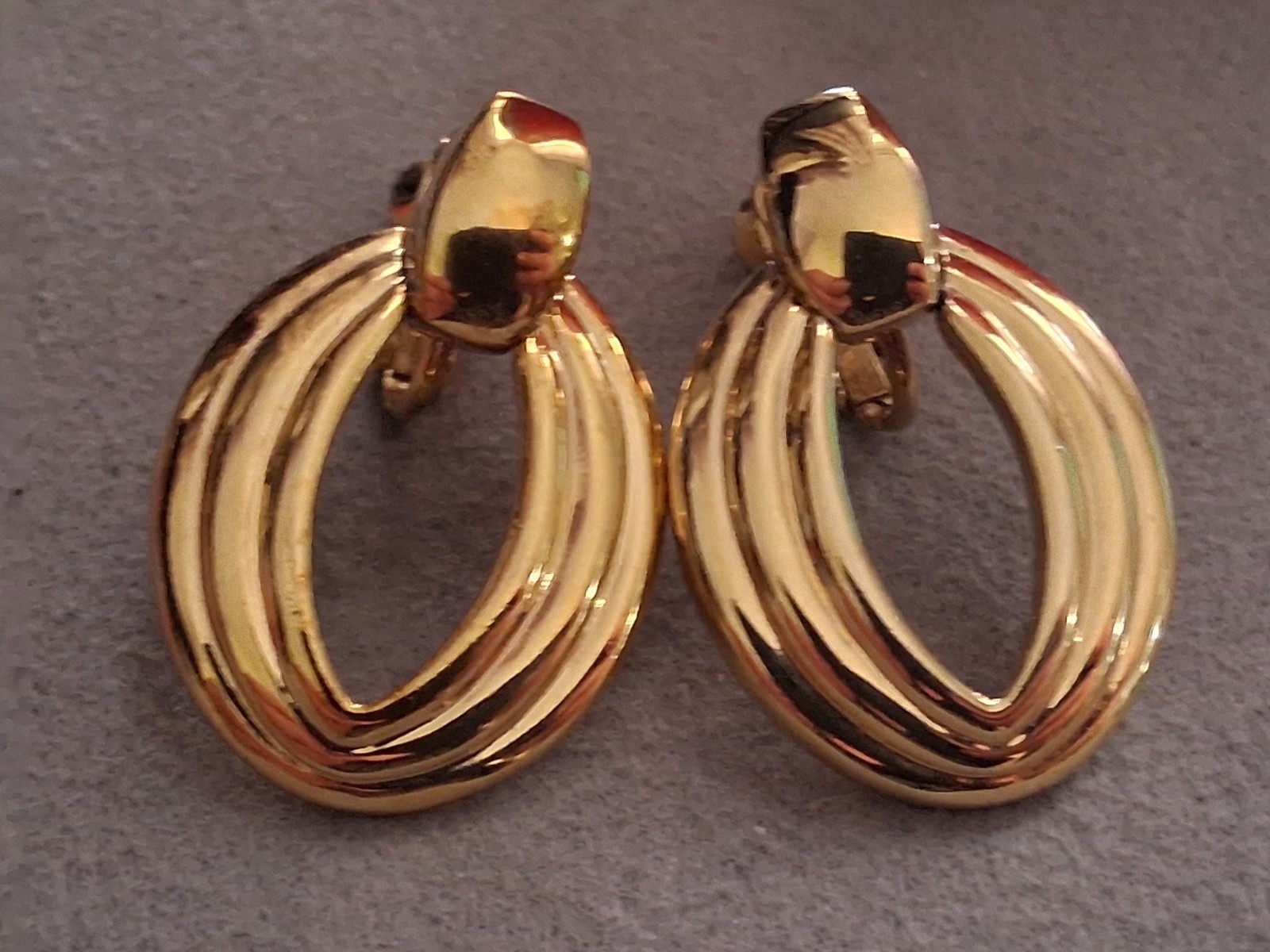 Vintage triple ridge loop door-knocker adjustable clip-on earrings, gold-tone