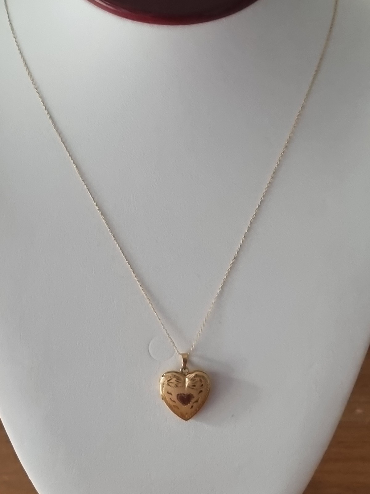 Vintage Solid 14K Yellow Gold Engraved Heart Locket Pendant Necklace 2.6g Video