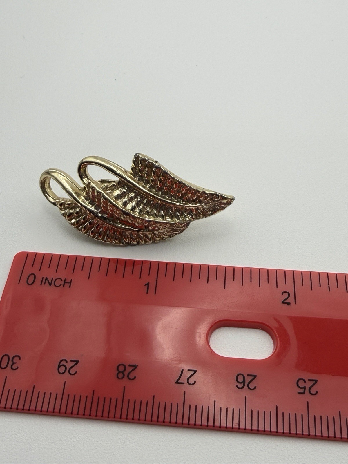 Vintage Gold Tone Leaf Clip On Earrings Textured Estate Auction Jewelry