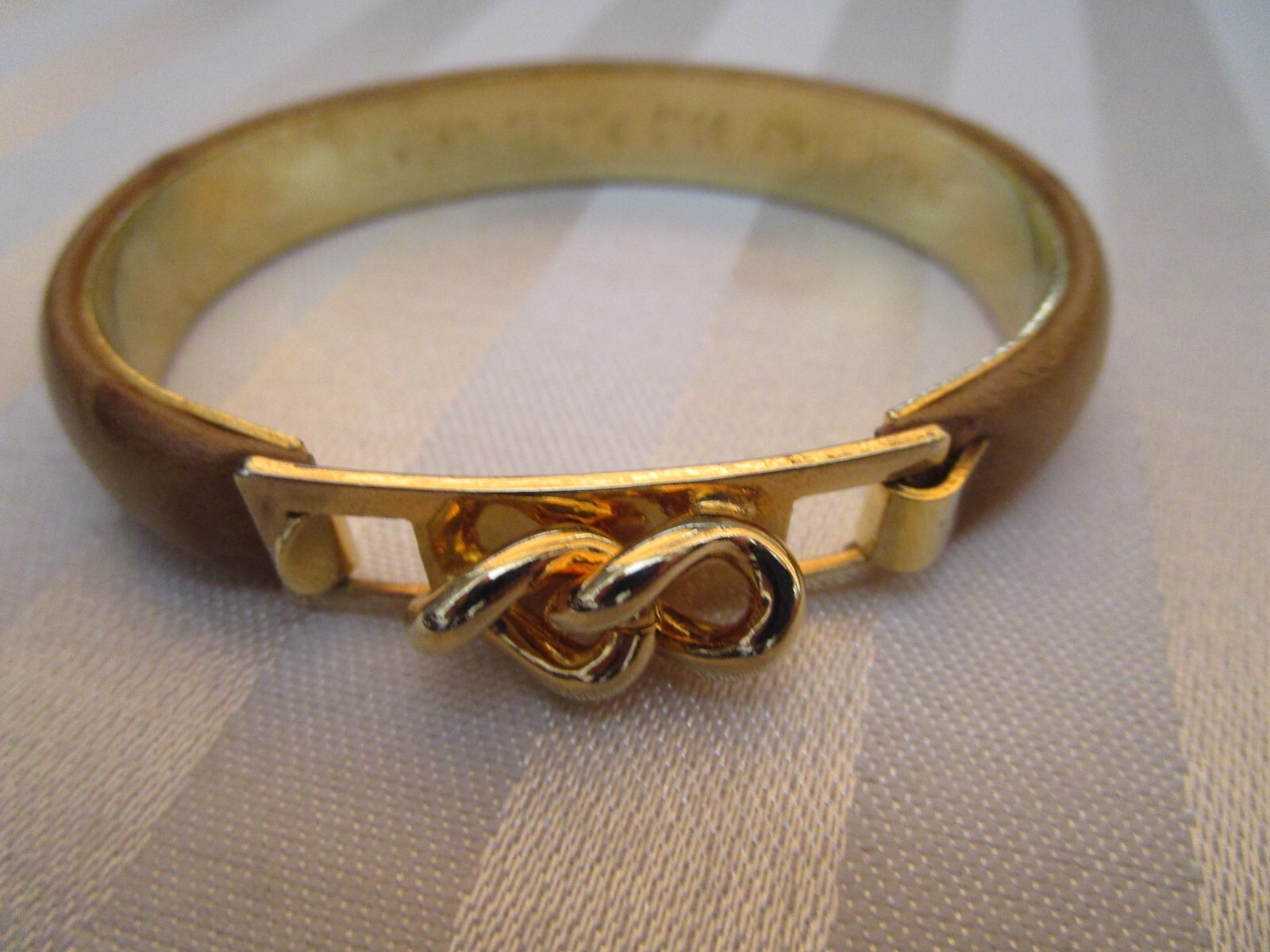 VINTAGE 24 KT GOLD PLATED MADE IN ITALY LEATHER HINGED 7 1/2 CUFF BRACELET