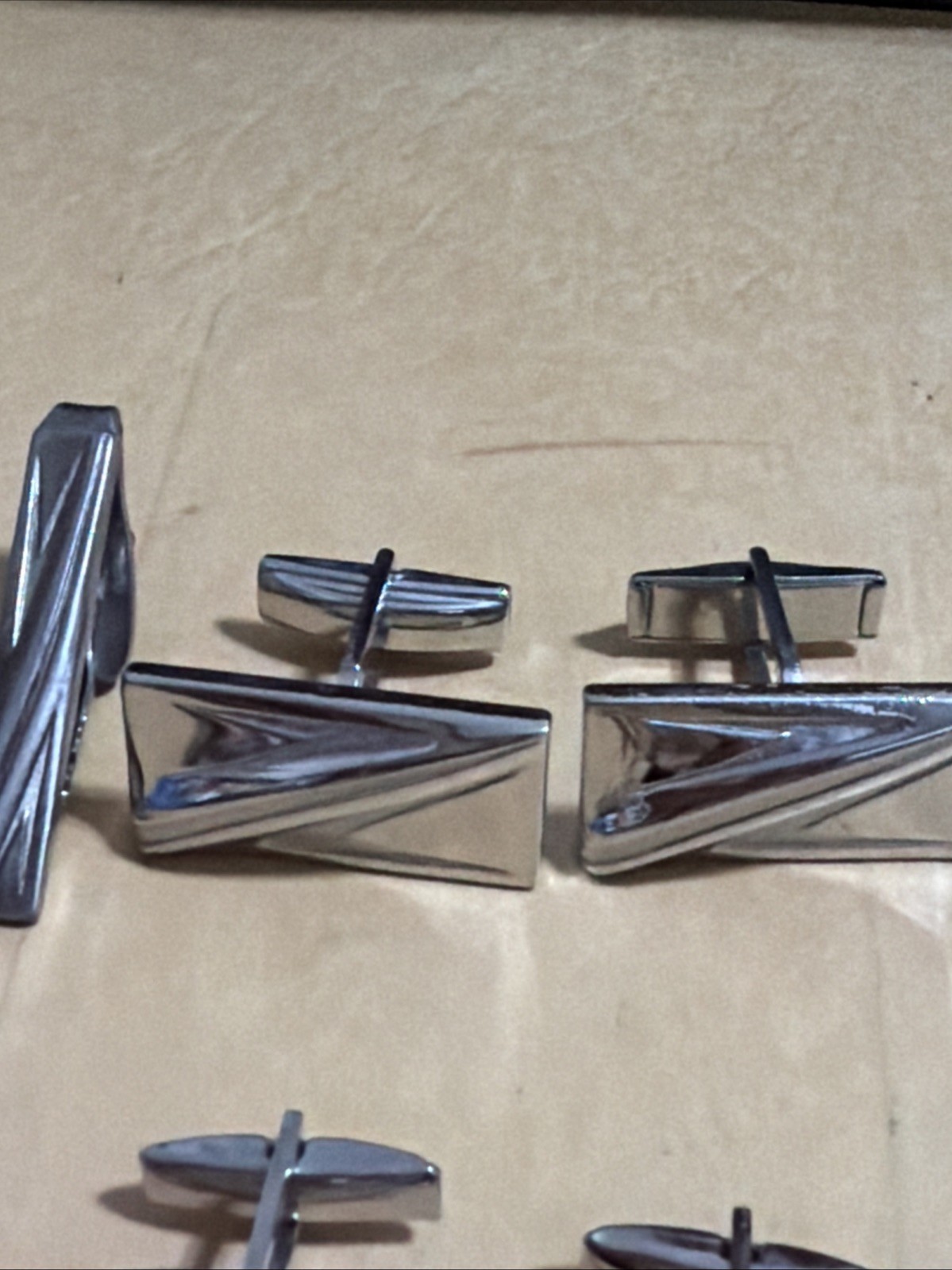 Lot of 4 pairs of Vintage Men’s Cuff Links And 1 Tie Clip