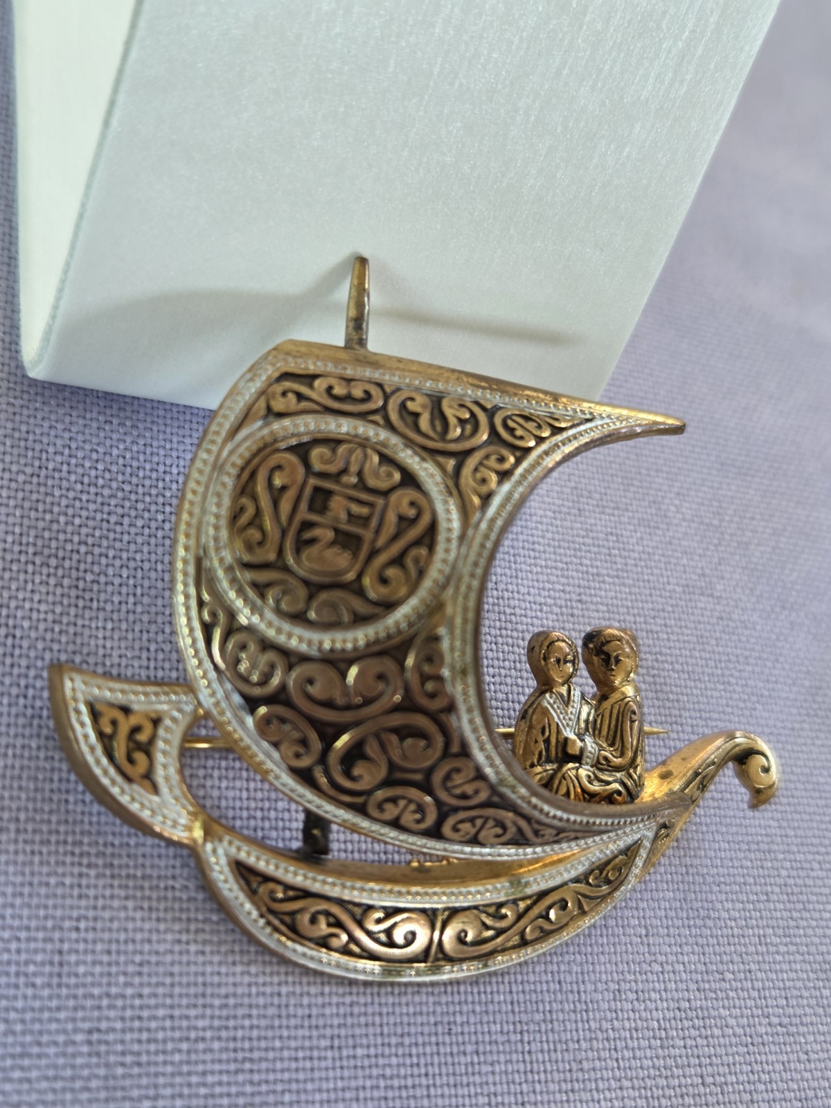 Spanish Damascene Sail Boat Brooch Women’s Vintage Gold Tone Pin Ship Jewelry