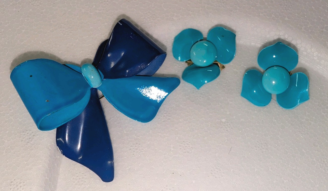 Vintage Retro Coro Bow Brooch And Unmarked Flower Clip On Earrings Mod