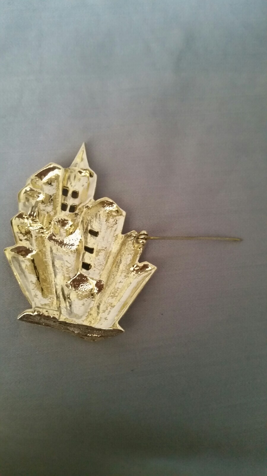 AJC VTG BROOCH PIN Gold tone City 3D Perspective NYC Buildings 2.25″ H x 1.75″L