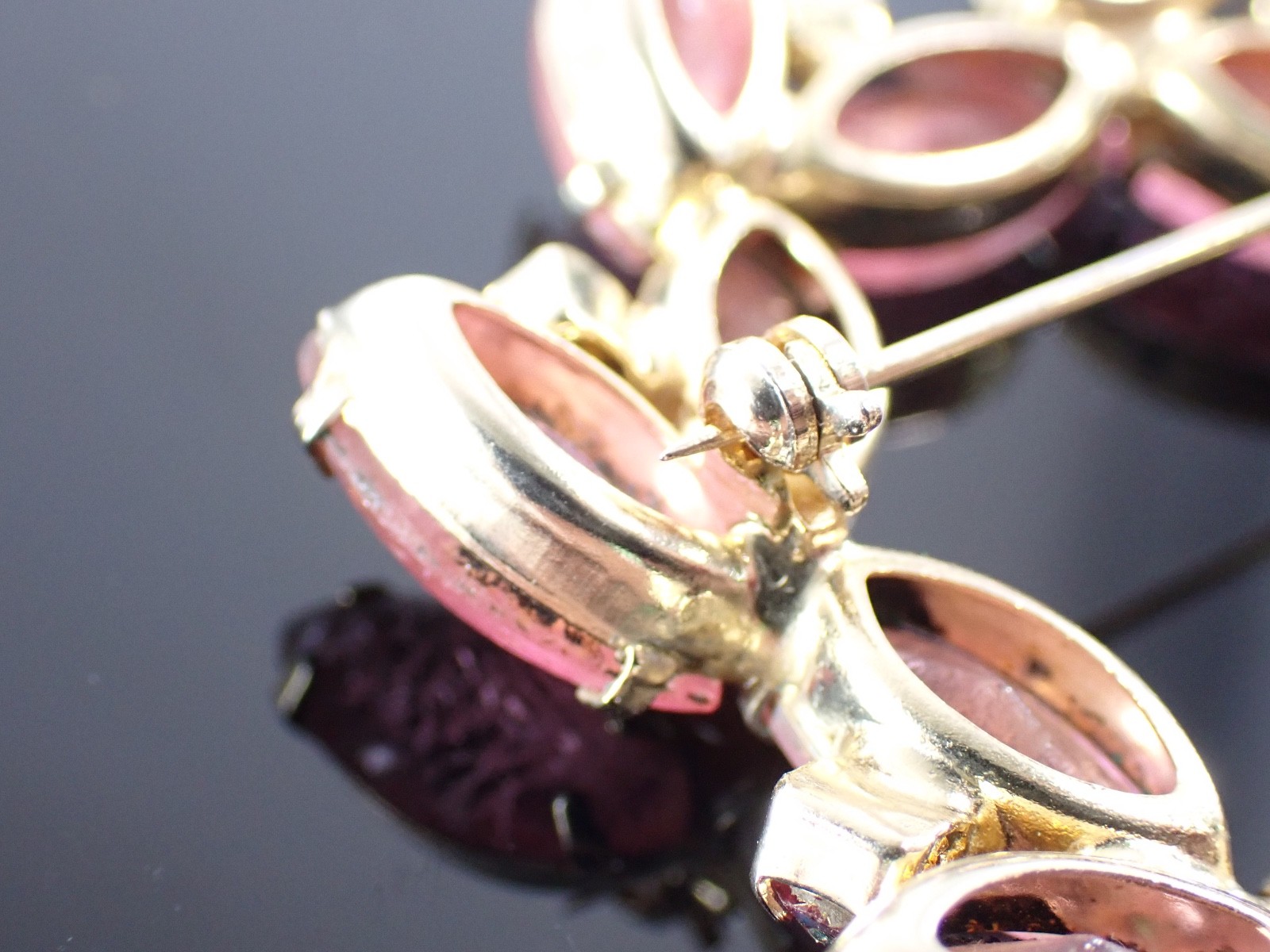 Vintage Pink Foiled Glass Wreath Brooch Gold Tone Rhinestones 2″