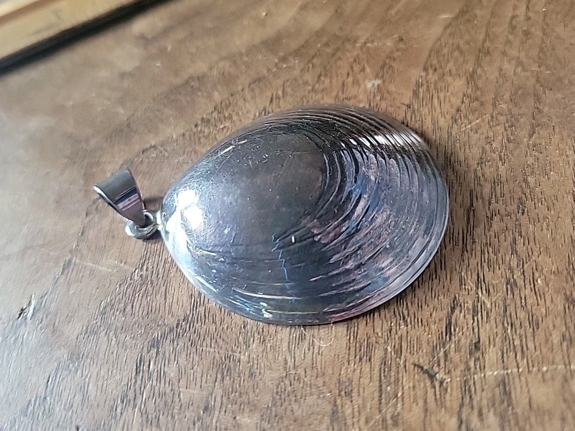 Large Vintage SALLY C TREASURES Sterling Silver Seashell Clam Shell Pendant