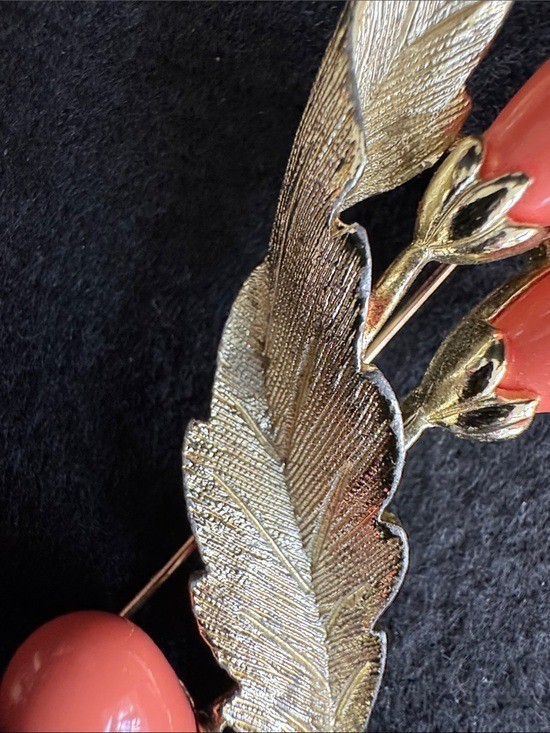 VTG Sarah Coventry Bittersweet Brooch Pin 1962 Gold Tone Faux Coral
