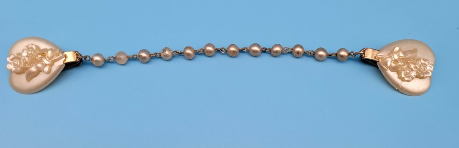 Vintage Faux Pearls Hearts Flowers Chain Sweater Dress Clip