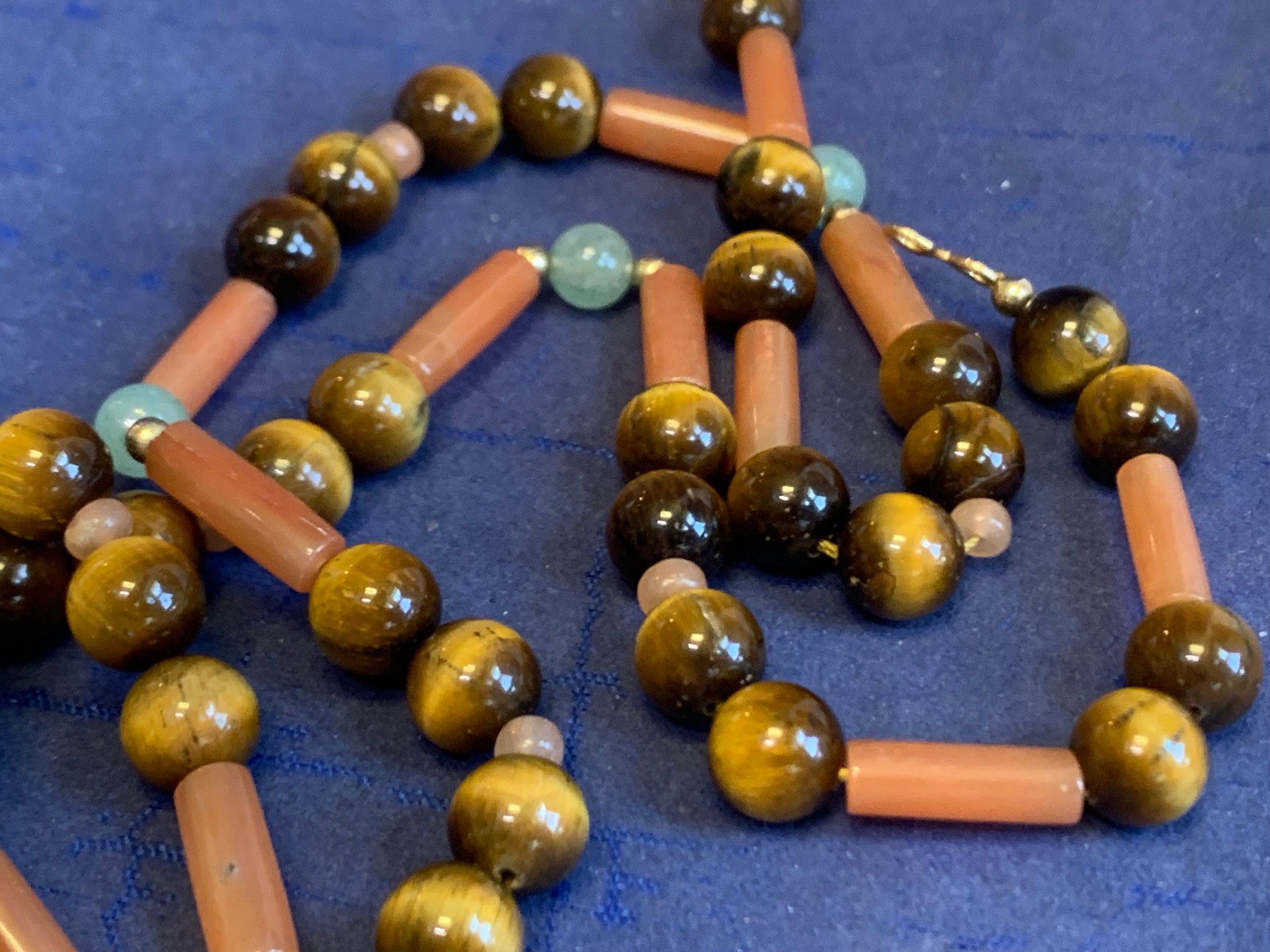 Vtg Jade Tigers Eye Necklace 23″ Fashion Jewelry Carved Pendant Hook Clasp