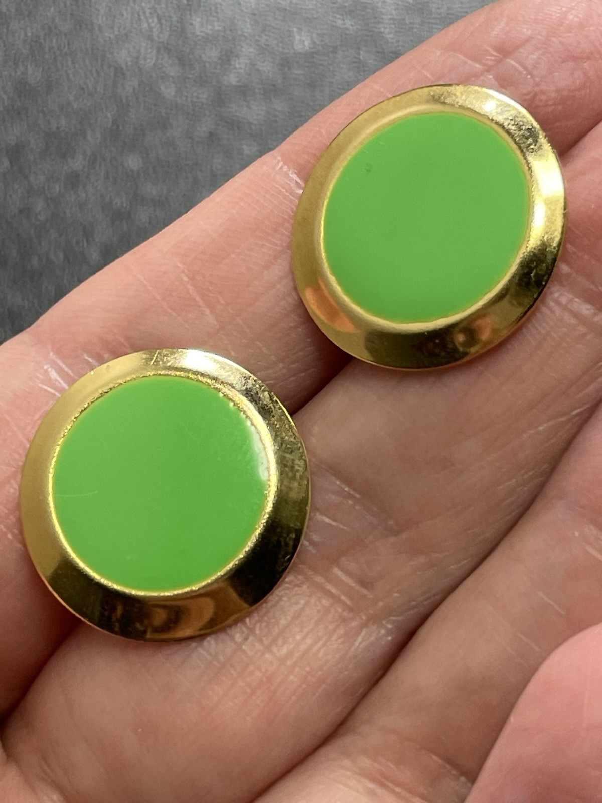 Vintage 3/4” T Round Lime Green Enameled Gold Tone Metal Earrings