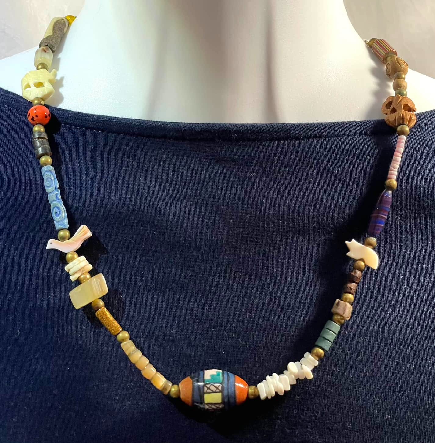 VTG Carved Birds Animals Tribal Ethnic Fetish Necklace Wood Ceramic Shell Boho