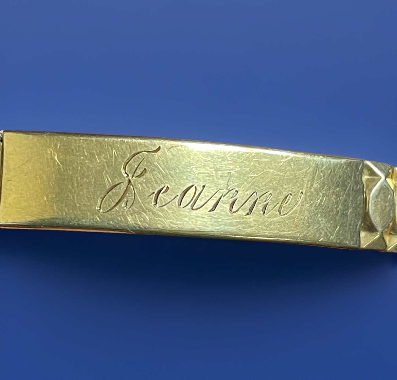 Vtg Engraved ID Bracelet Leanne Cursive Gold-Tone Stretch Band Speidel