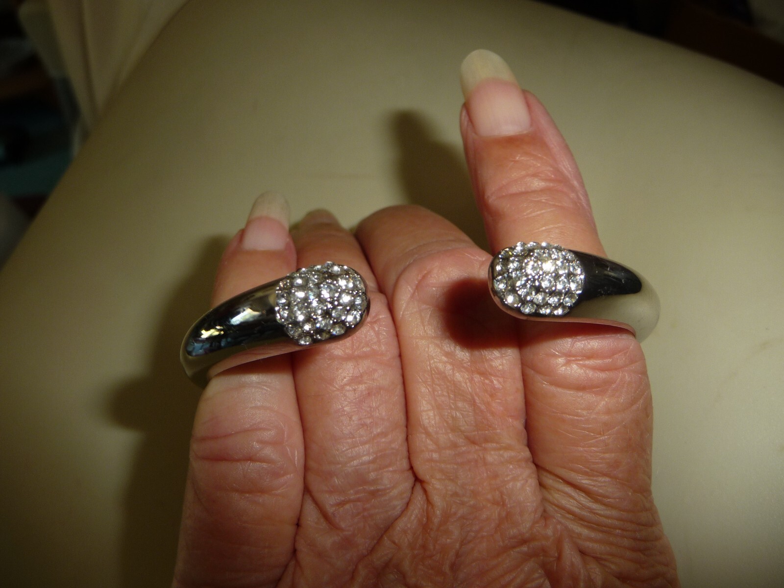 SILVER TONE RHINESTONES ENDS HINGED OPEN BANGLE BRACELET #1/12A