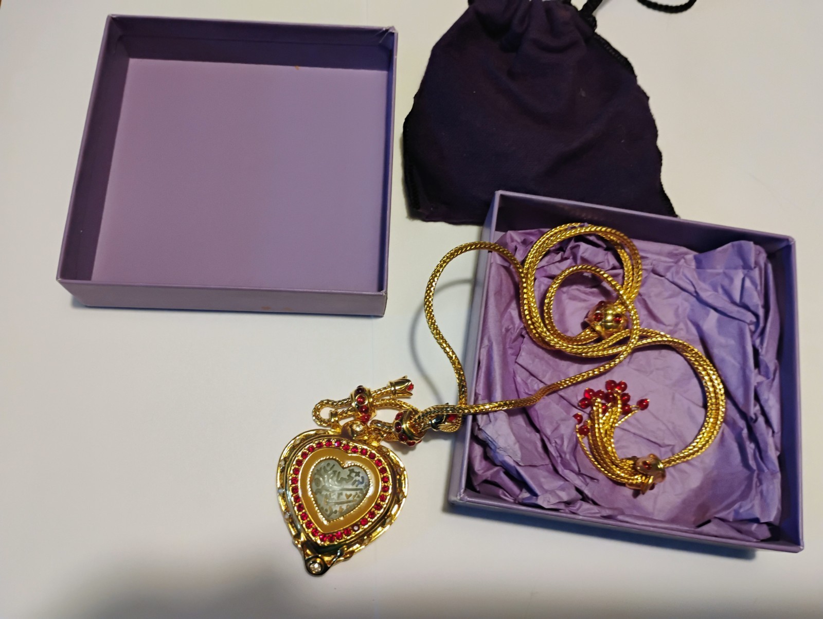 Elizabeth Taylor Shah Jahan Taj Mahal Heart Necklace Avon Margot Robbie