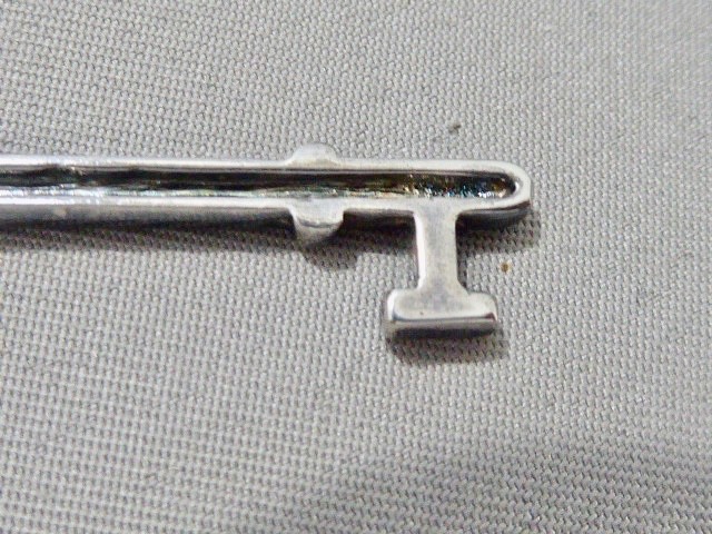VINTAGE STERLING SILVER CZ KEY CZ PENDANT 5/8″ BY 2″ STERLING SILVER PENDANT
