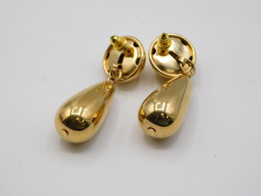 A33-VINTAGE PIERCED EARRINGS~GOLD TONE~DANGLE~CLASSIC LOOK~1.5″ DROP
