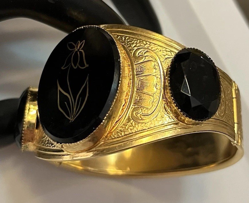 Vtg Victorian Morning Revival Gold Tone Etched Flower Motif Wide Hinged Bracelet