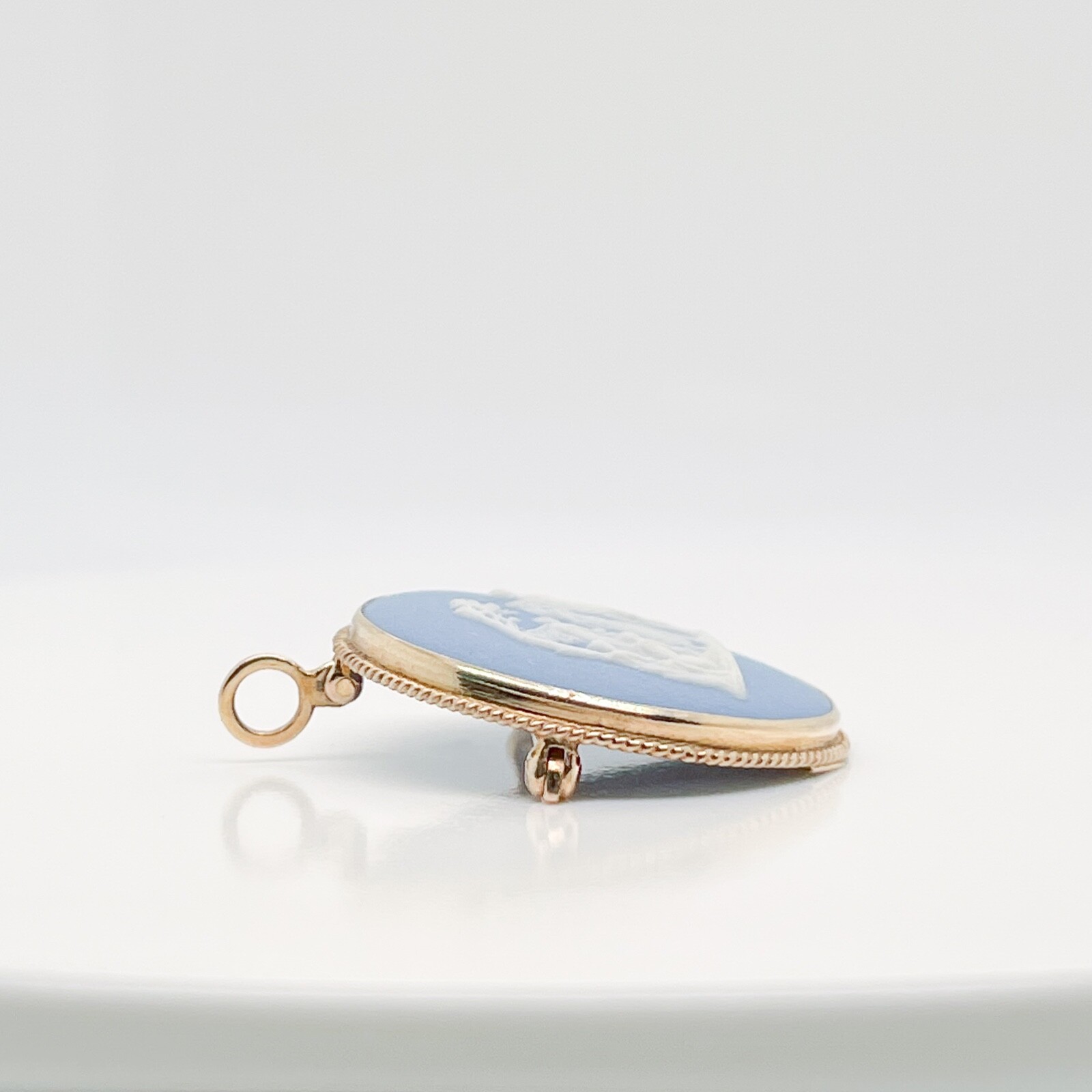 14 Karat Gold Wedgwood Jasperware Convertible Brooch & Pendant – 14k jasper VR .