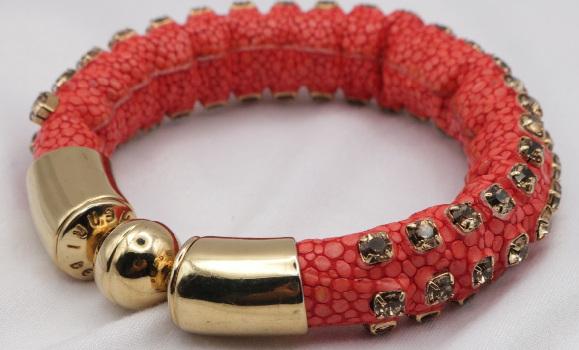 Henri Bendel Stingray Coral Crystal Bracelet Gold Tone Magnetic Clasp Vintage