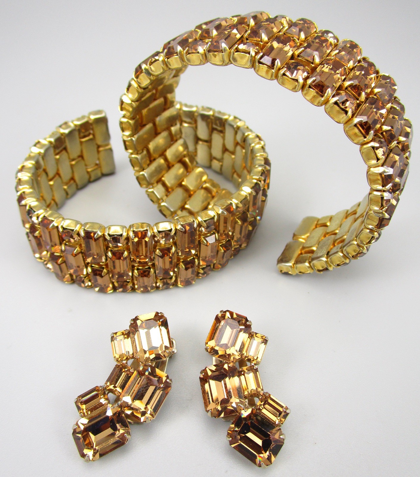 BEAUTIFUL WEISS TOPAZ RHINESTONE FLEXIBLE CUFF BRACELET PAIR W/ EARRINGS SET
