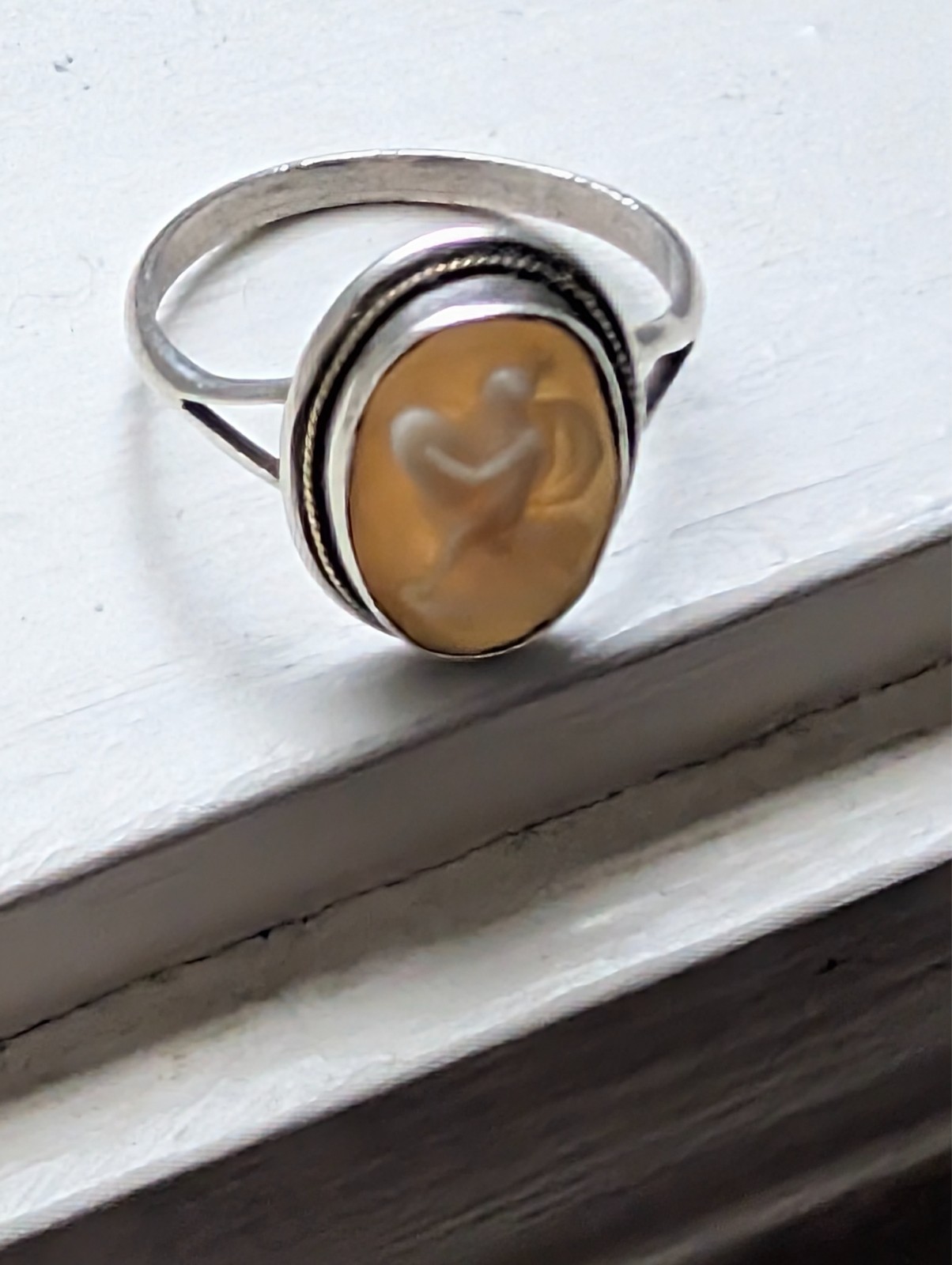Oval Shell Cameo Ring Silver Tone Bezel Setting Cream Stone Sz 6.5