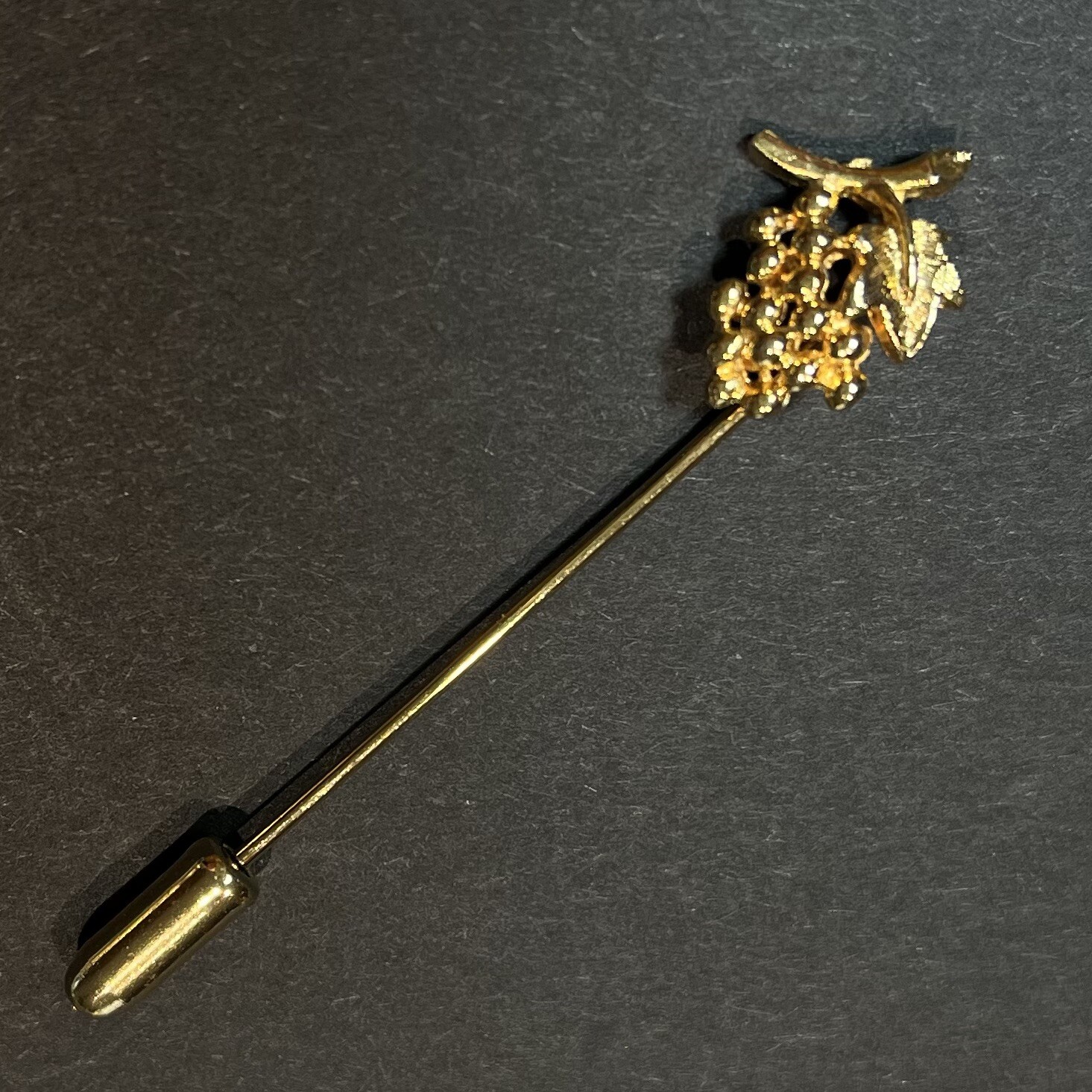 Vintage Stick Pin Grapes Cluster Bunch Of Grapes Goldtone 2″