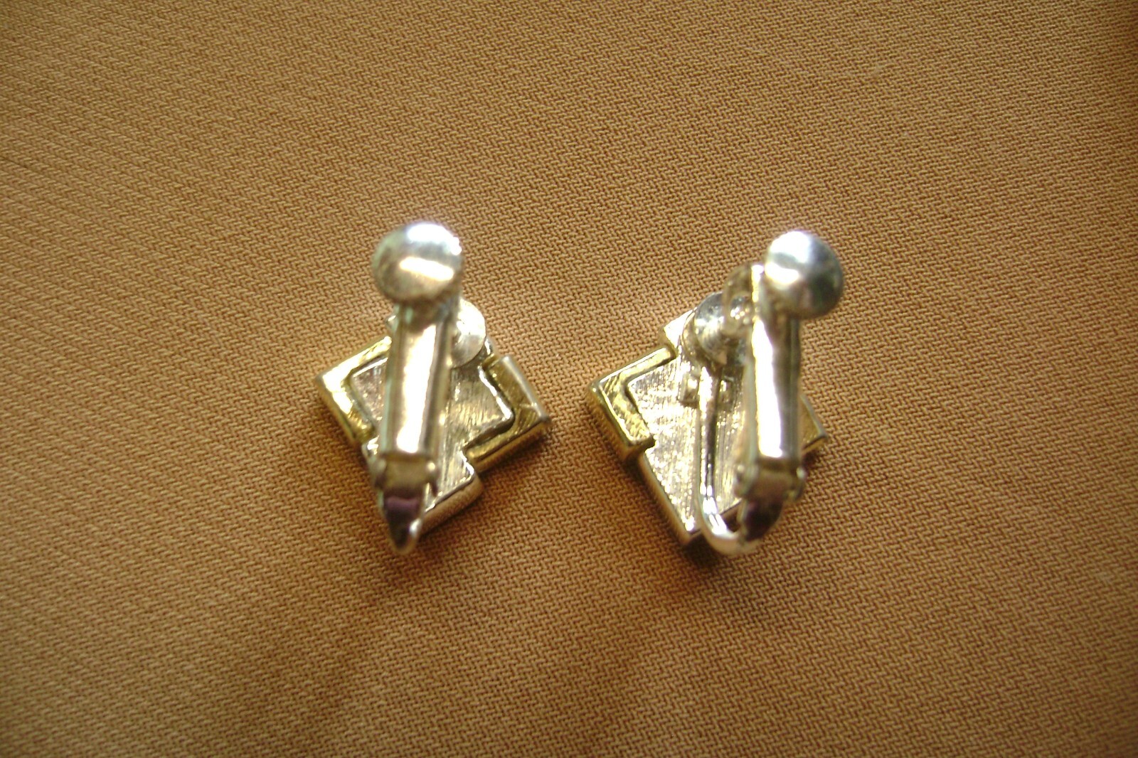 VINTAGE TEXTURED SQUARE GOLD AND SILVER TONE ADJUSTABLE CLIP ON EARRINGS
