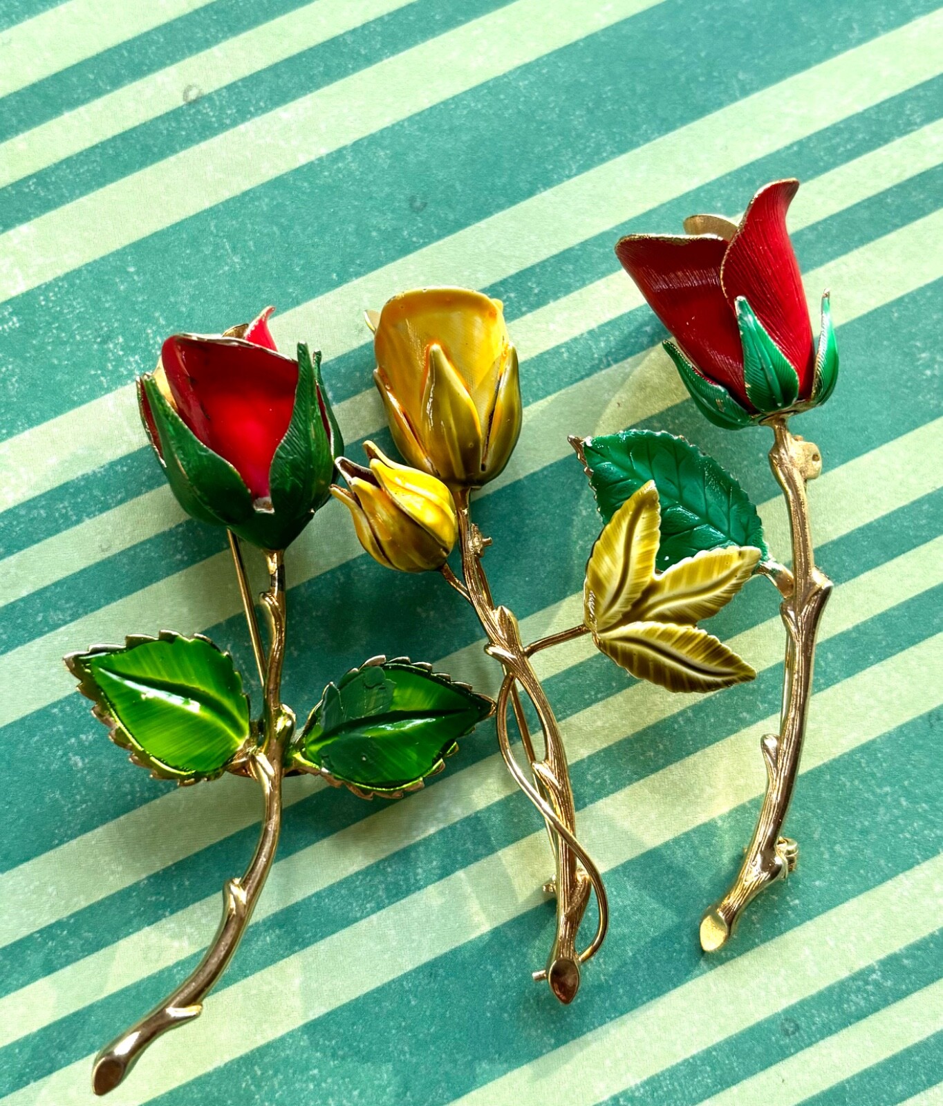 LOT OF 3 VINTAGE LONG STEM ROSE PINS, FLOWER BROOCHES, MID CENTURY COLLECTIBLES