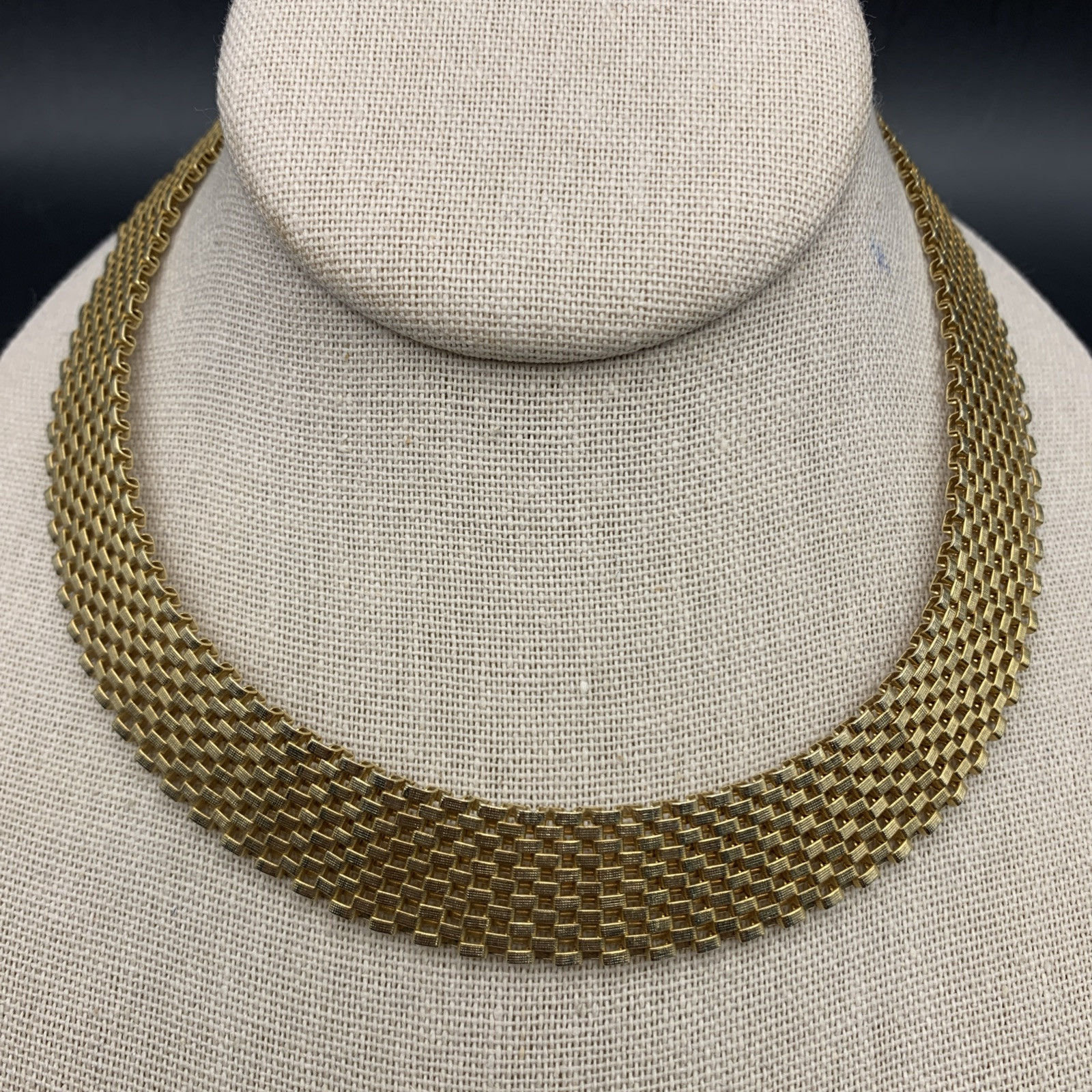 Gold Tone Flat Mesh Collar Necklace Classic 16.5 Inch Vintage
