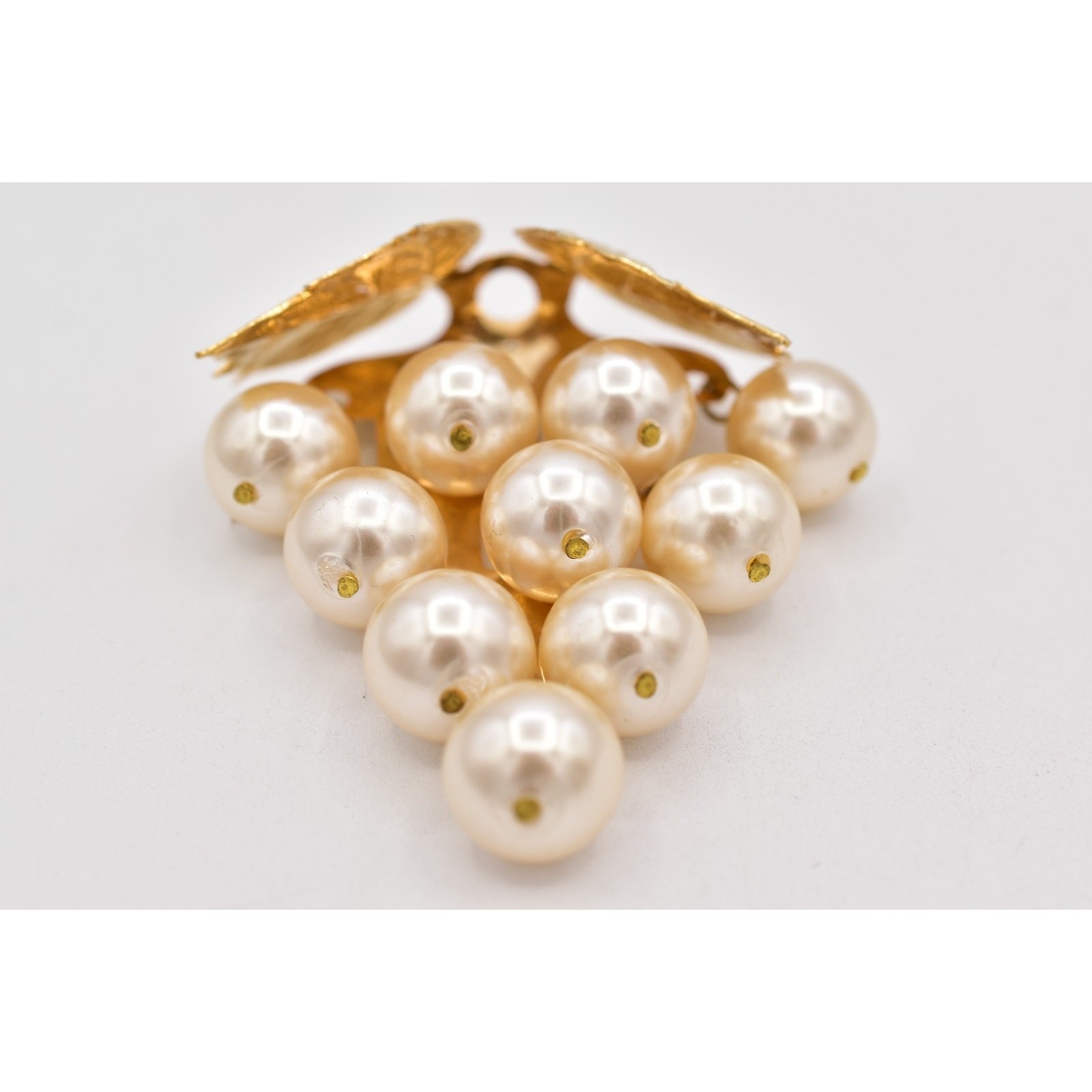 Vintage Grapes Pin Brooch Grapevine Imitation Pearl Gold Leaf Chunky 1990s BinAJ