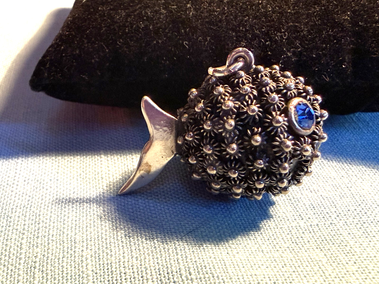 VTG MEXICO CUERA. R.D. EAGLE 17 CANNETILLE FLOWER OPEN MOUTH PUFFER FISH PENDANT