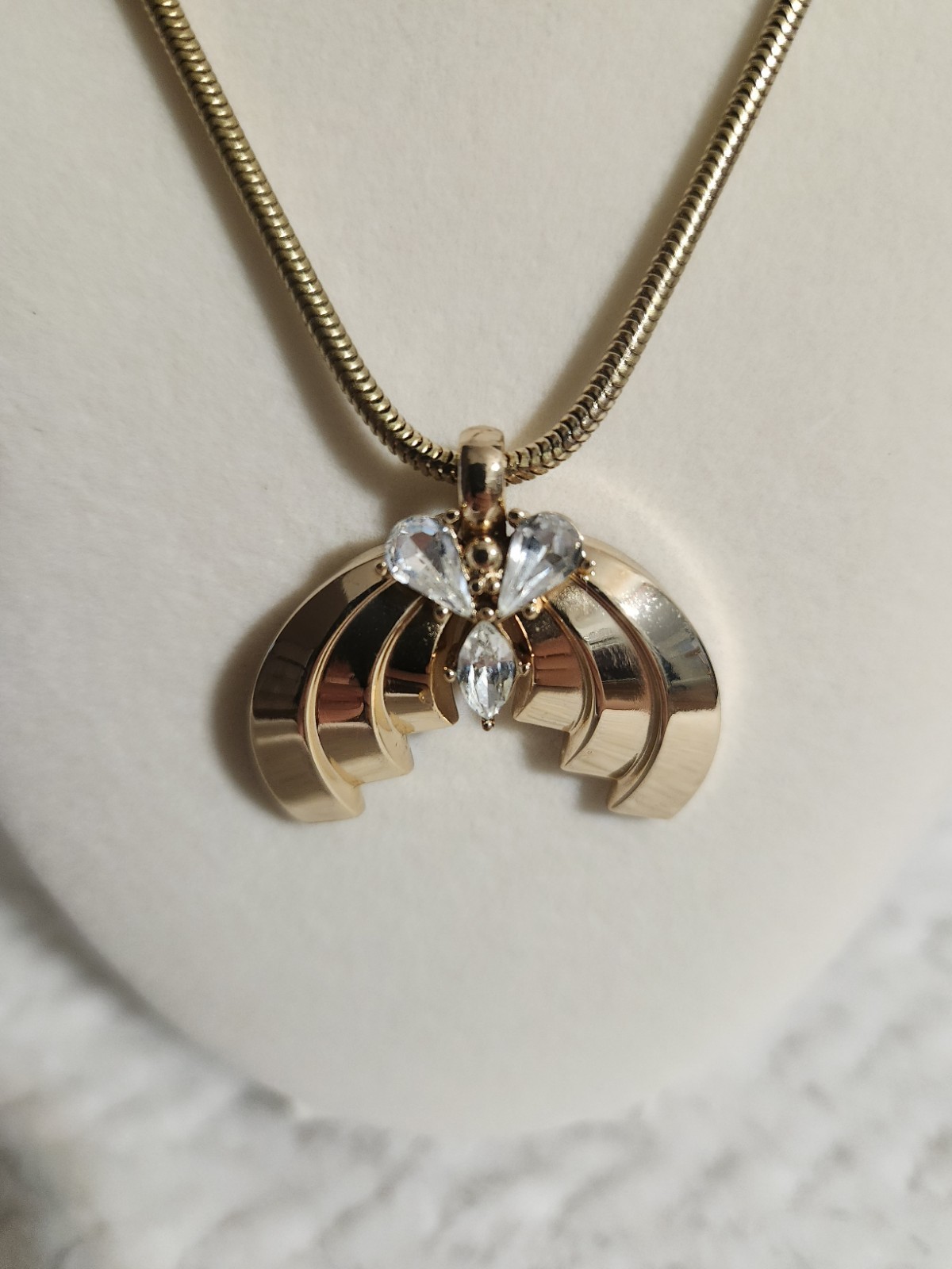 Christian Dior Vintage Gold Tone Costume Necklace Pendant Rhinestones 15-17”