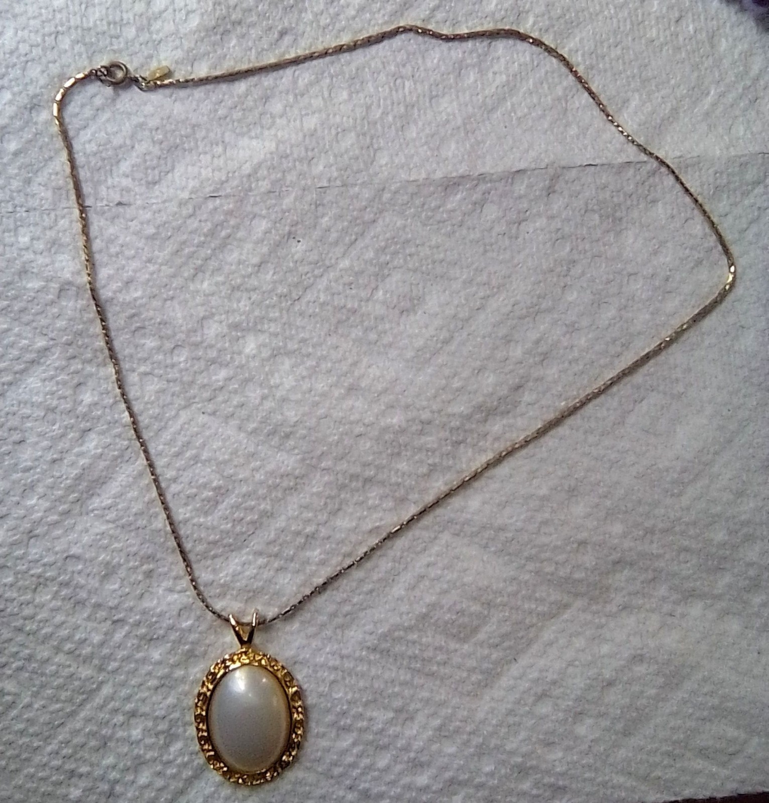 Vintage Monet Faux Frosted White Cabochon Frame Pearl Gold Tone Chain Necklace
