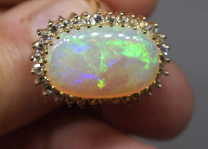 Exquisite 18K Yellow Gold, Natural Opal and Diamond Ring Size 5 3/4