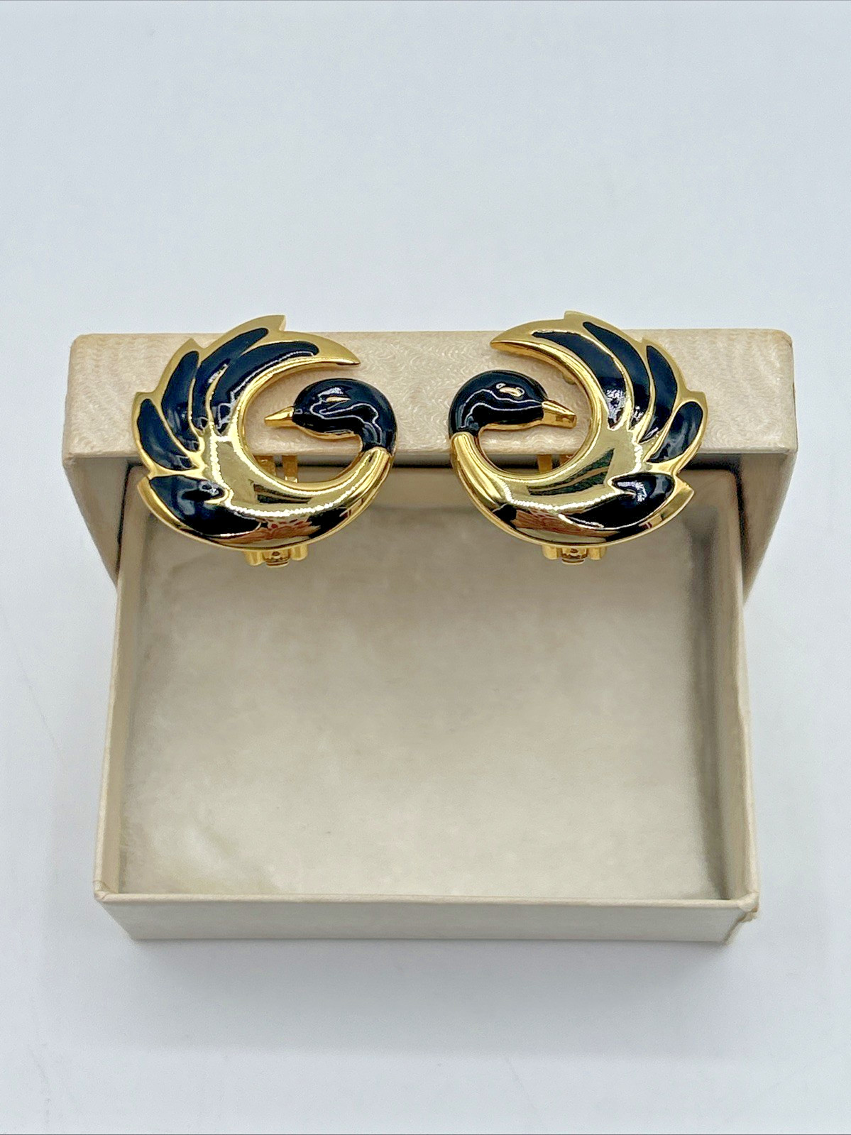 VTG “Orena Paris”? Enamel Gold Tone w/ Black Accents Swan Clip On Earrings