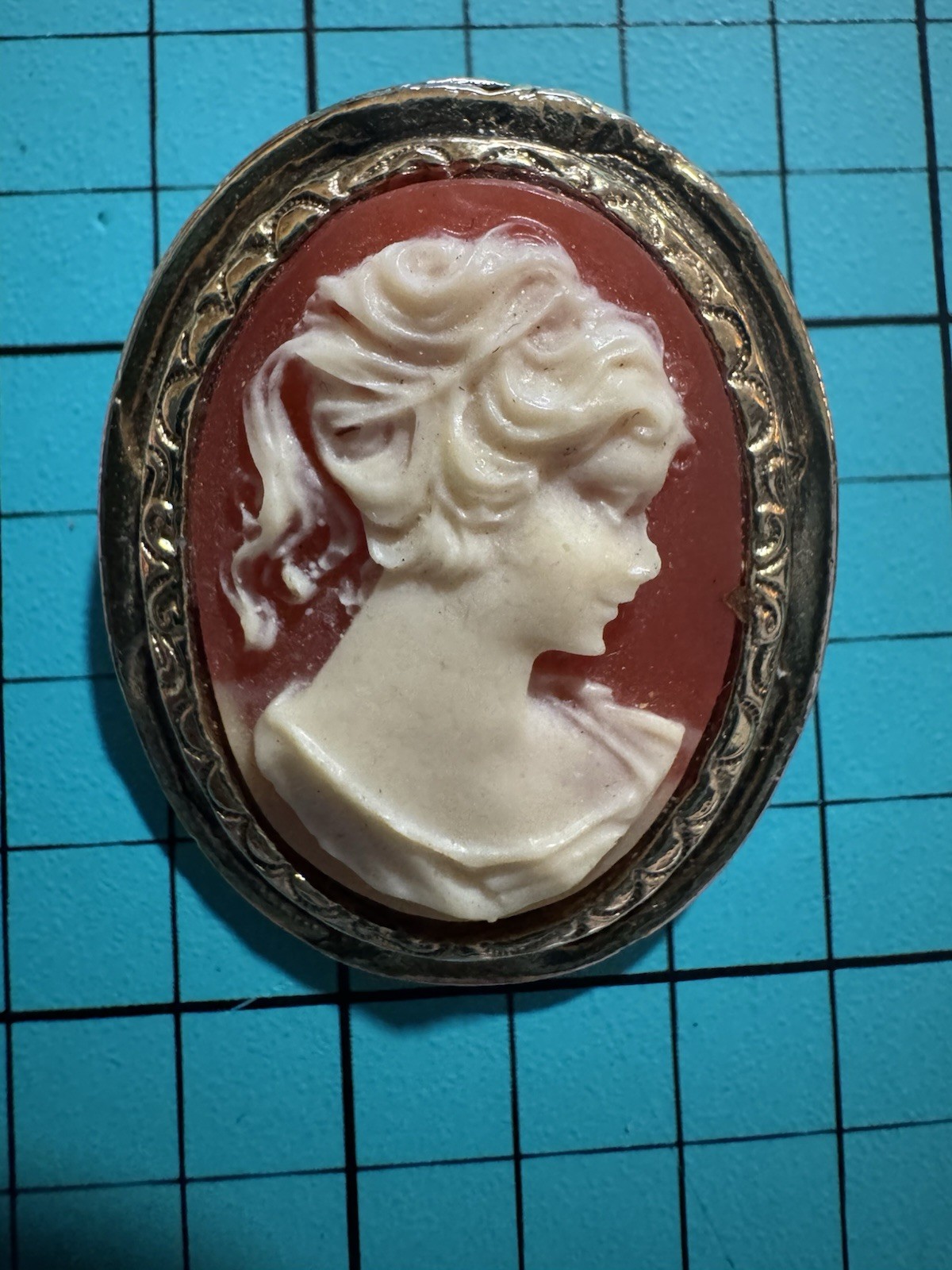 Vintage Carved Shell Cameo Brooch Pendant Lady Portrait Gold Tone Frame