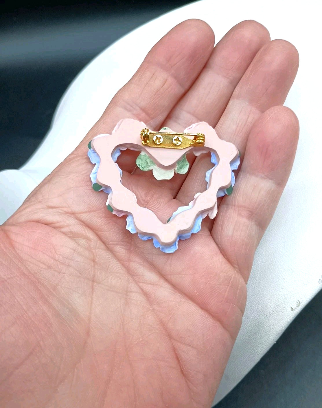 Vintage Avon HEARTS and ROSES Brooch Pin Porcelain Pastel Flowers 2″
