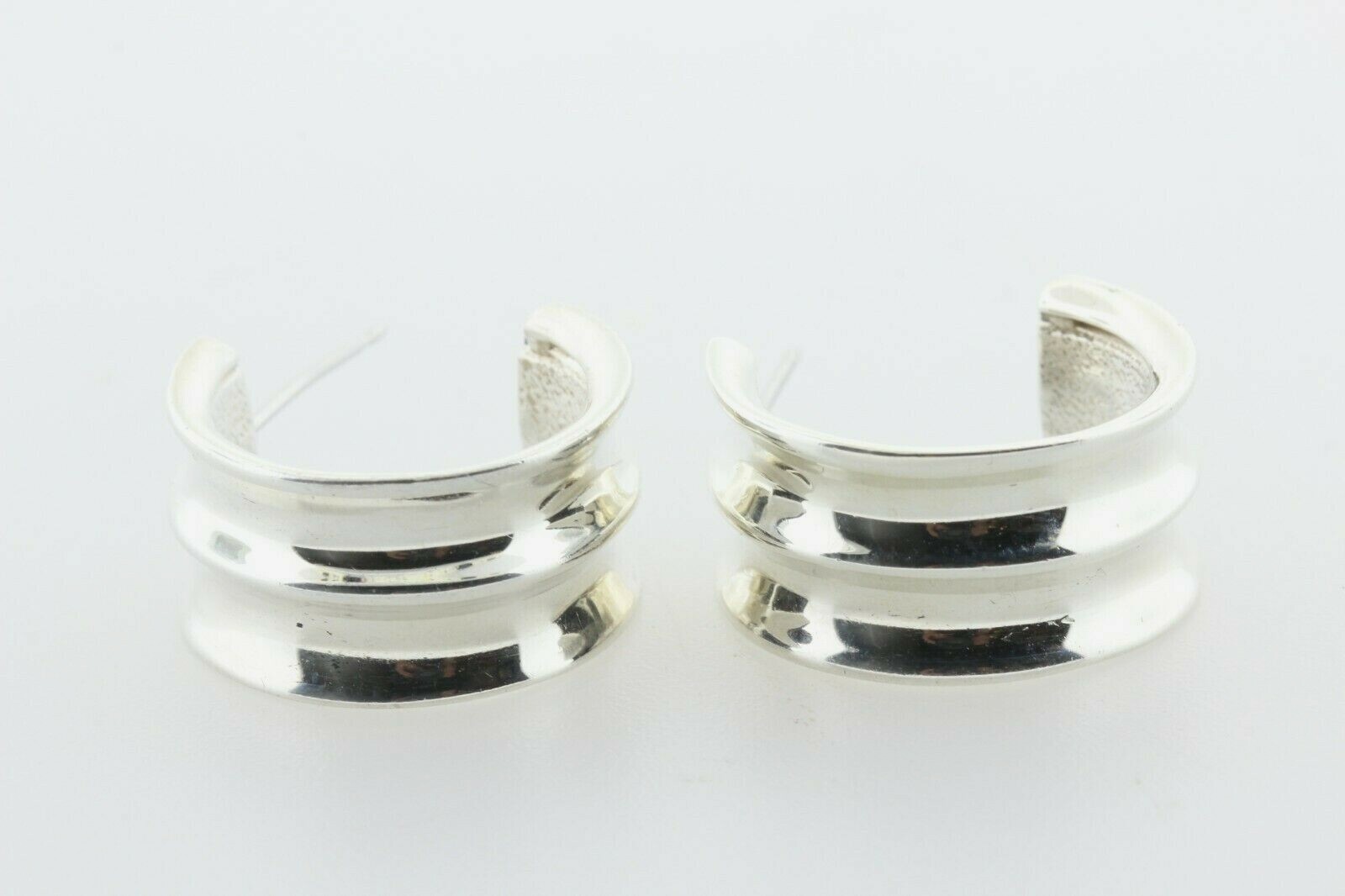 Joseph Esposito ESPO SIG 925 Sterling Silver Carinated Hoop Post Earrings