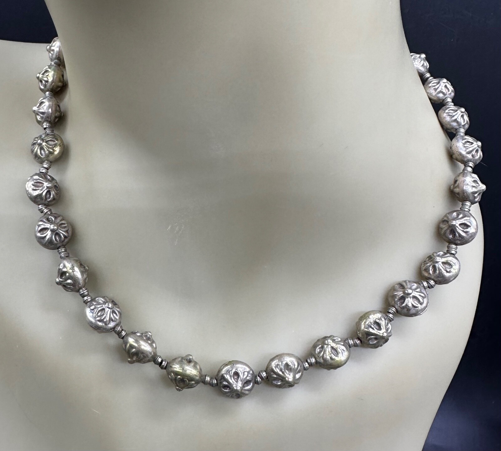 ESTATE SILVER METAL ROSETTE BEAD TRIBAL NECKLACE 16″