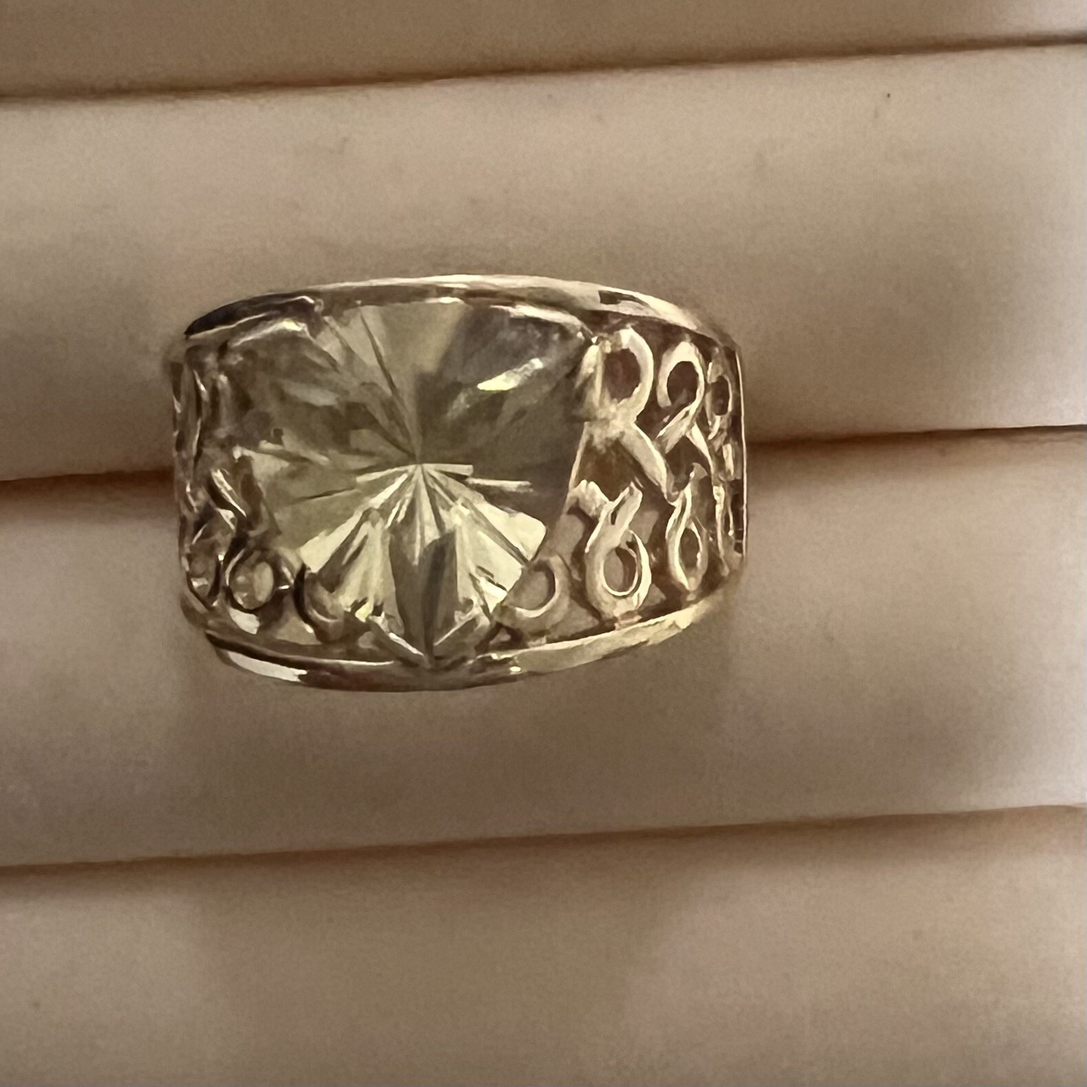 Vintage 14 Karat Yellow Gold Celtic Knot Natural Golden Beryl Ring Size 8.25
