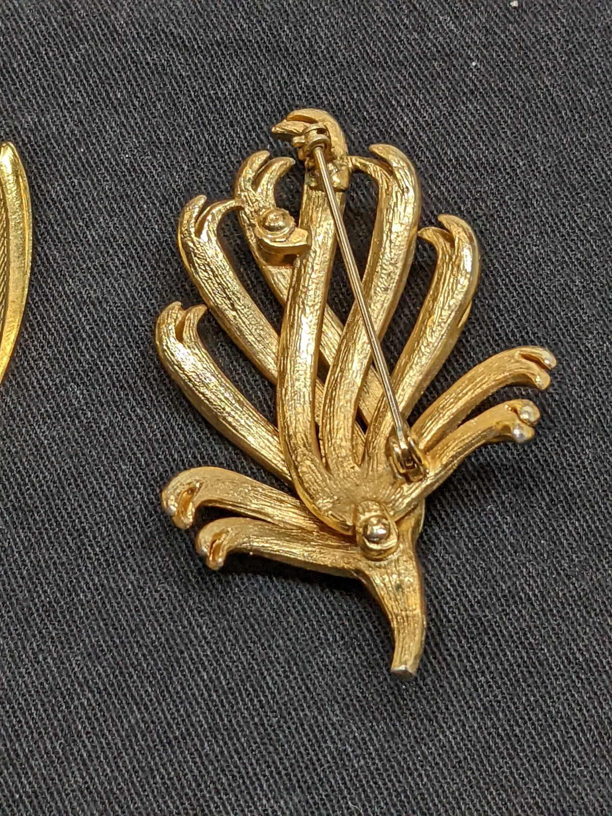 Vintage Lot of Leaf Broochs Gold Tone Pin Signed Lisa Estate Find Nature Trees
