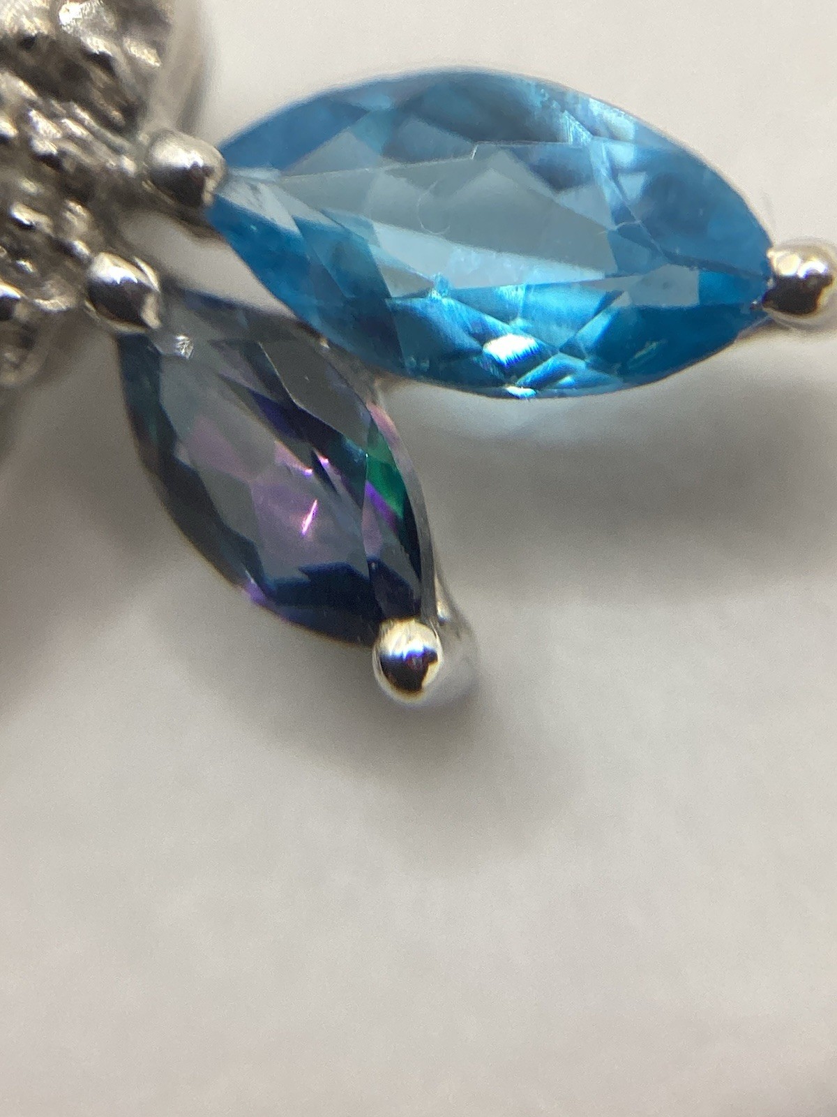 NOVEMBER BIRTHSTONE !! 10K White Gold Blue Topaz Dragonfly Pendant 1.73 Grams