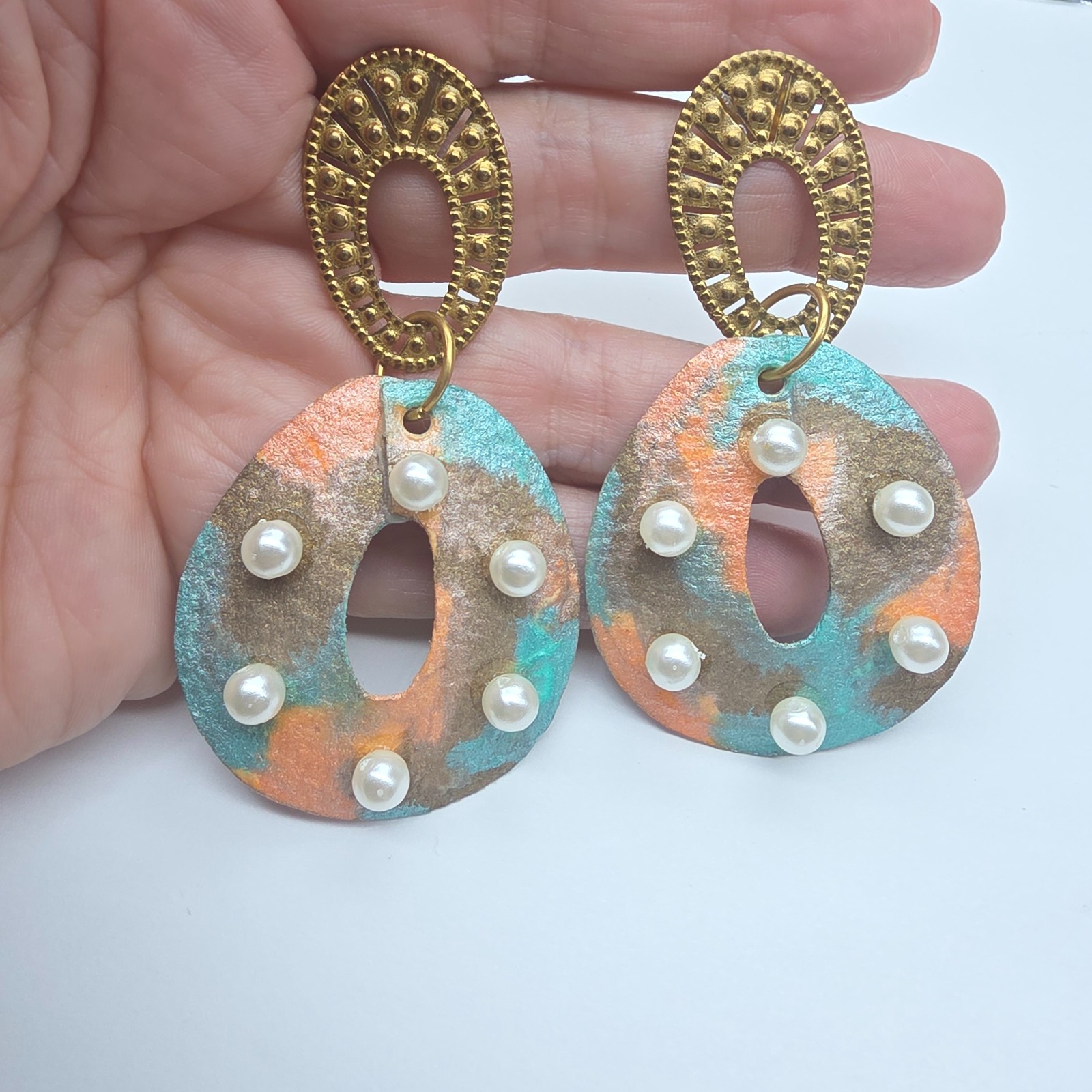 Peach Brown Blue Painted Paper Mache Gold Tone Dangle Pierced Earrings Vintage