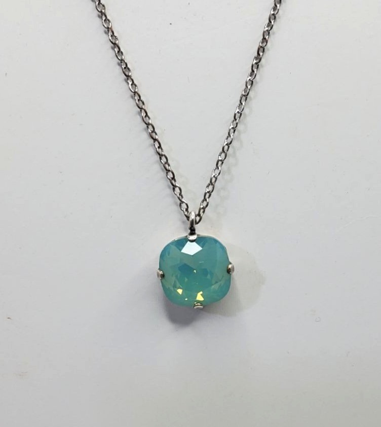 Vintage Kriker de Jewelry Co Beautiful Moonstone 9.5″ necklace.