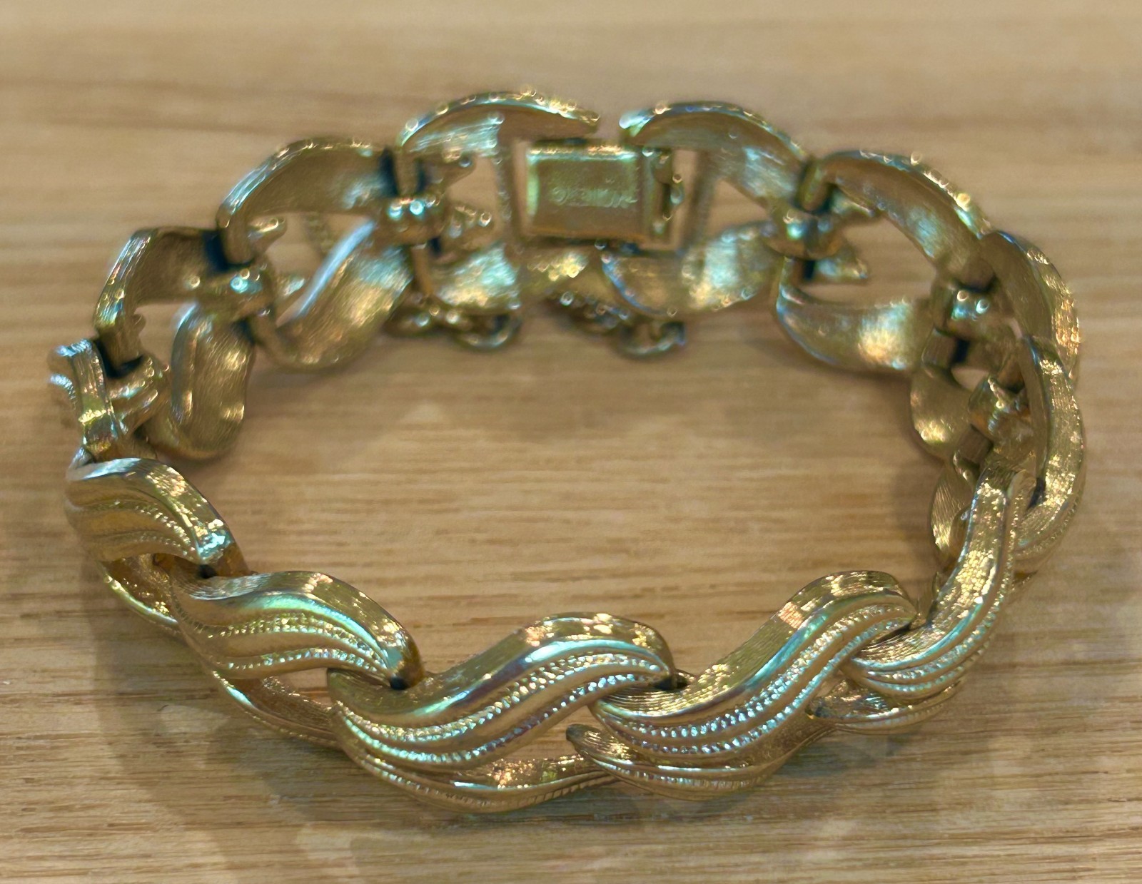 VINTAGE MONET GOLD TONE CHAIN LINK BRACELET SAFETY CHAIN FOLDOVER CLASP 7 1/4 IN