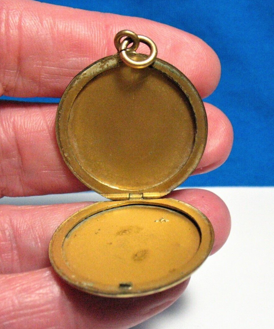 GOLD FILLED ROUND LOCKET FLOWER BOUQUET ANTIQUE 26 MM 8.4 GRAMS J-484