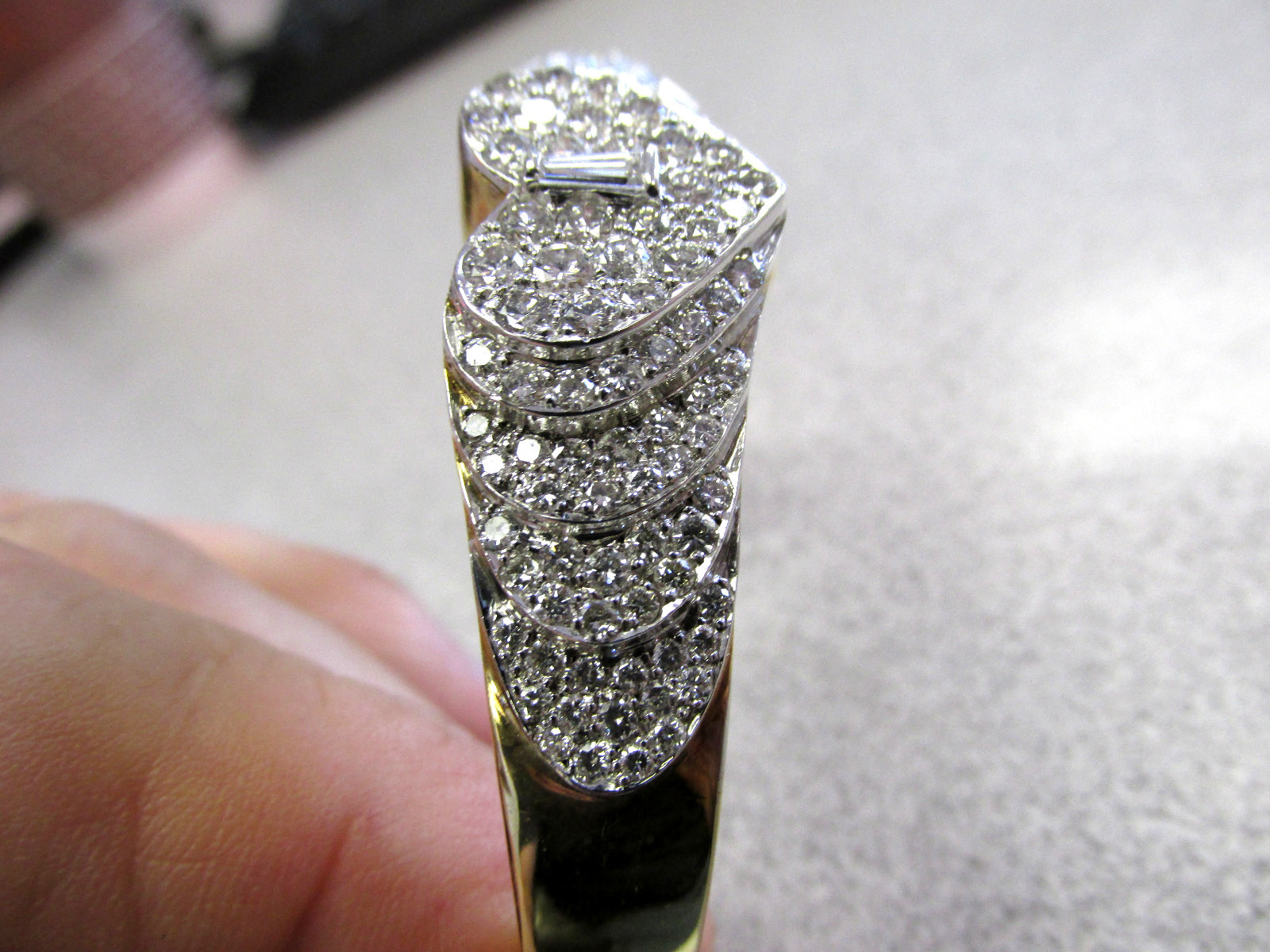 Incredible Diamond Bangle Heart Bracelet VVS1-VS1-G Diamonds Make Offer